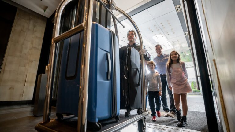 Most business travelers are taking families along on trips